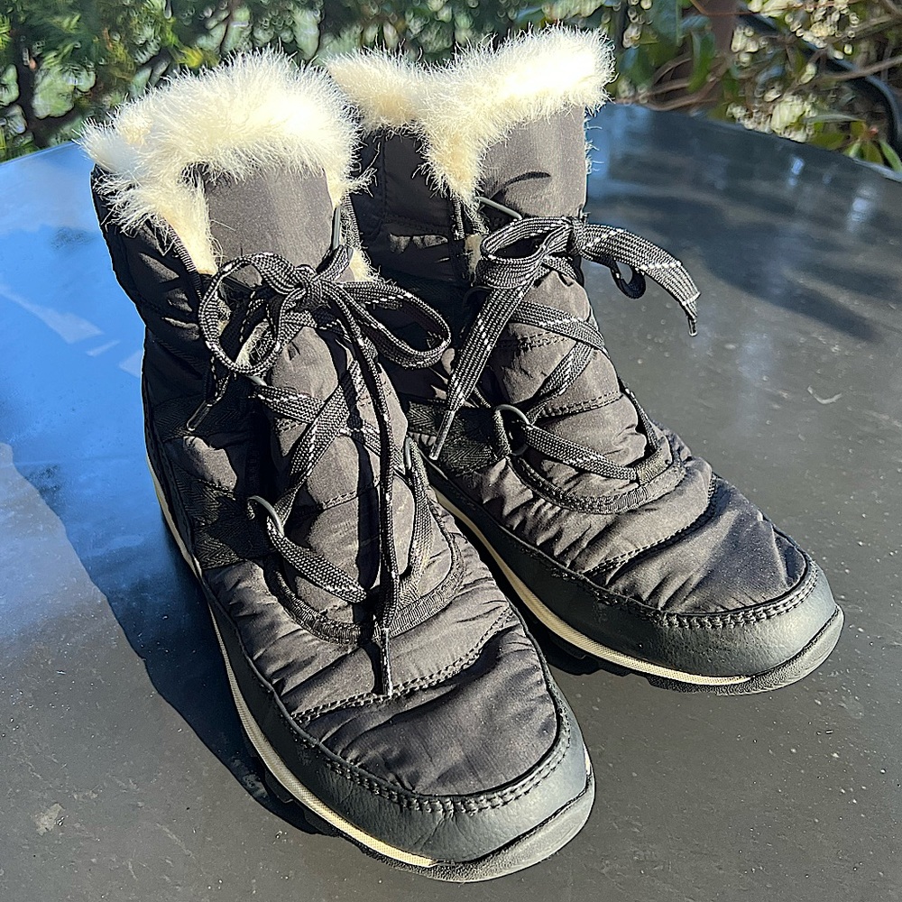 Sorel winter boots. Jogger style. Fur lined. V good condition.
